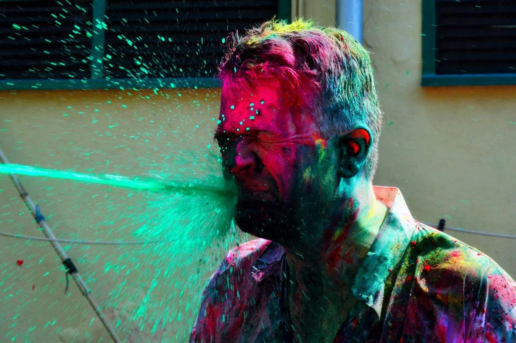 Holi paint face dormeo