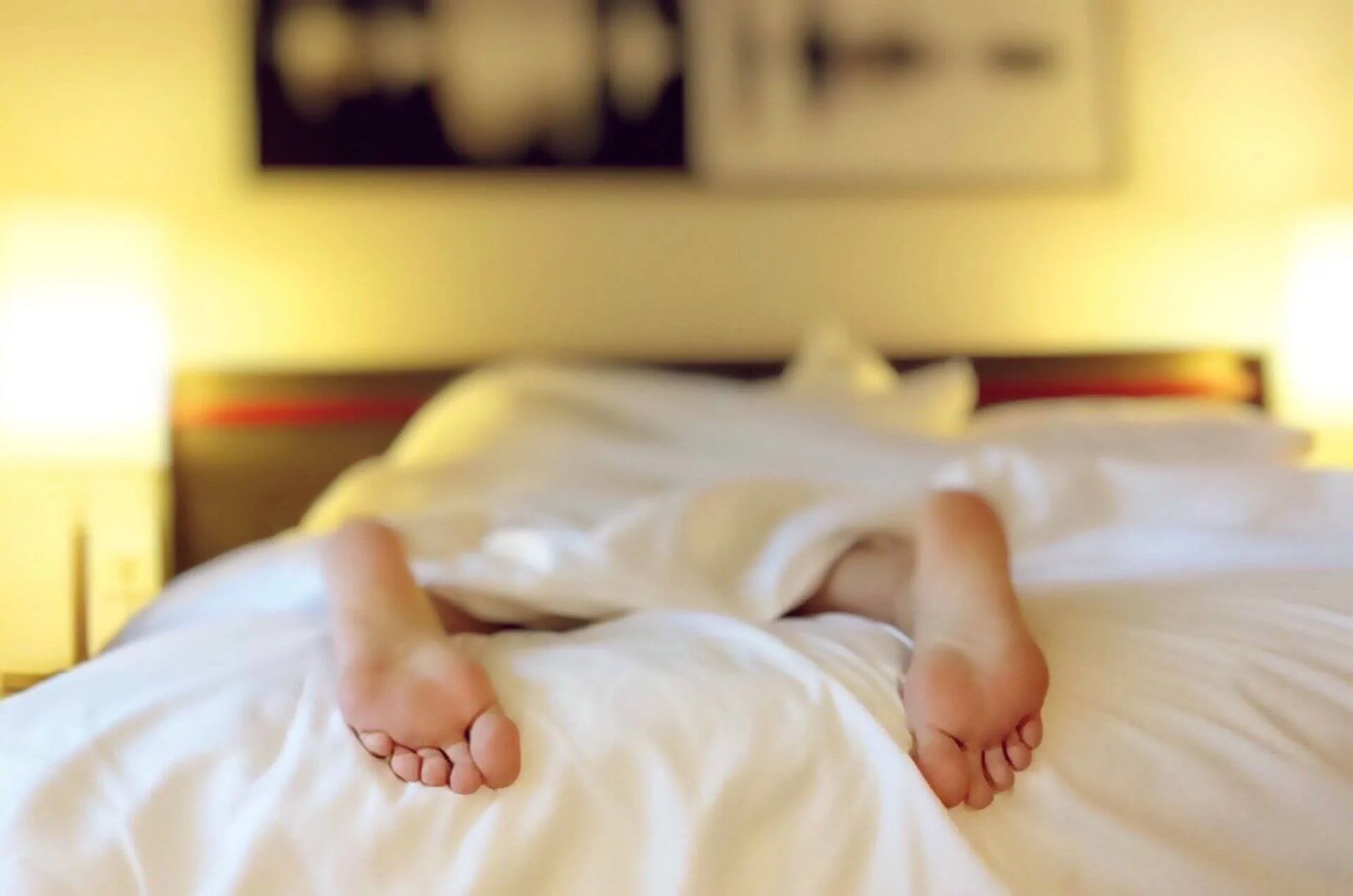 how-much-sleep-person-under-covers-sleeping
